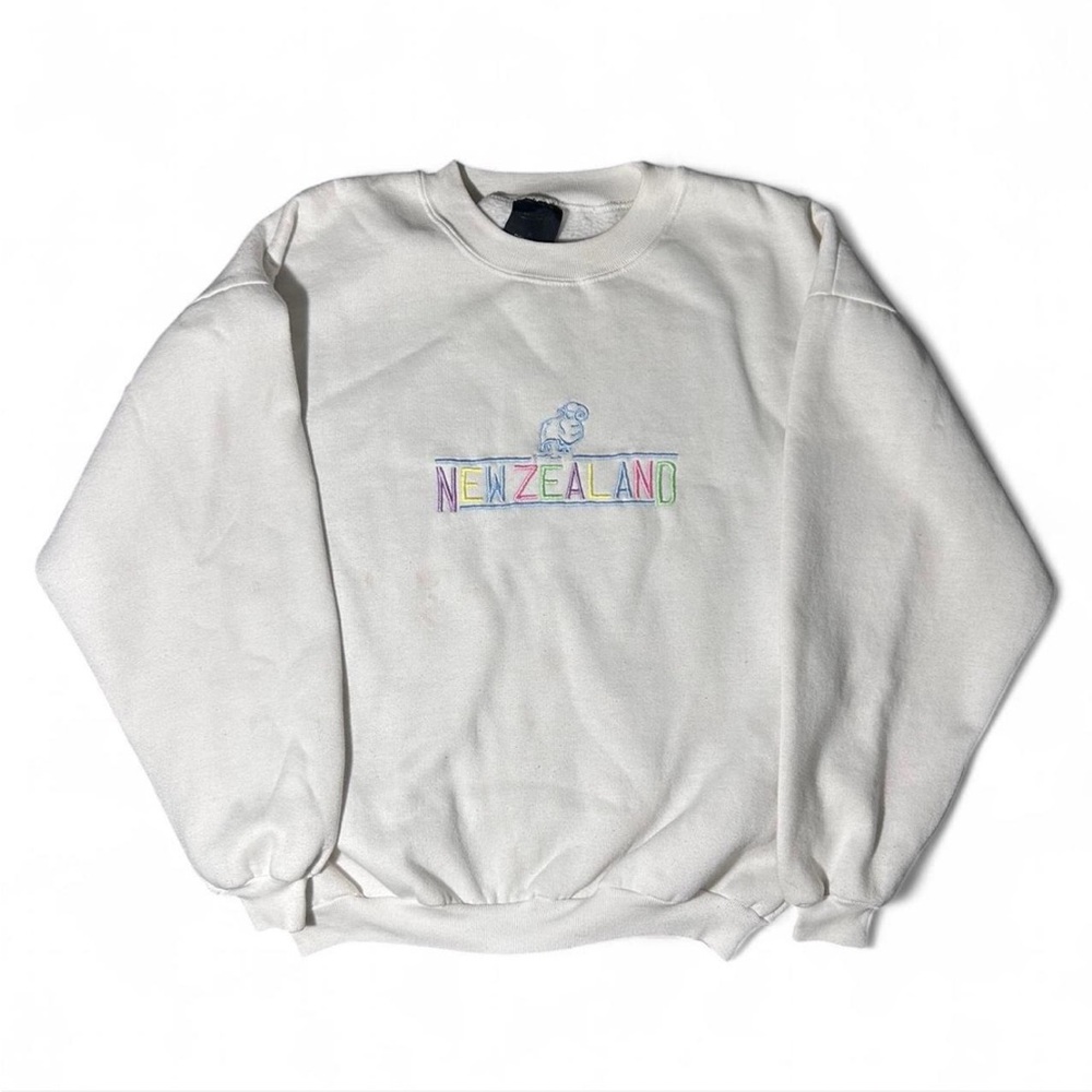 White New Zealand graphic sweatshirt with blue accents sweatshirt